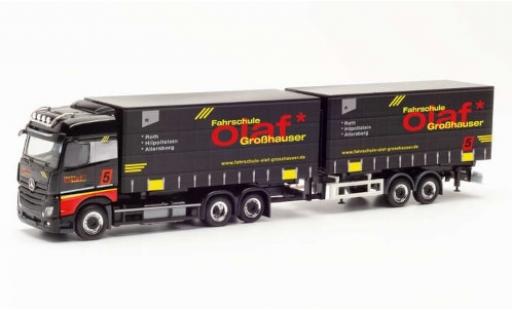 Modelauto Mercedes Actros Bigspace rood Fahrschule Olaf Gro&Atilde;�hauser Tandem-bache de camion-camion avec remorque 1/87 Herpa