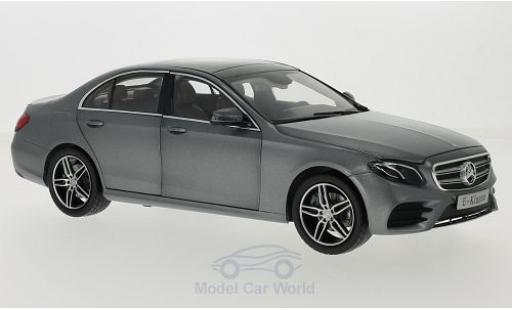 Modelauto Mercedes Classe E Base (W213) AMG Line mat-grijs 2016 1/18 iScale