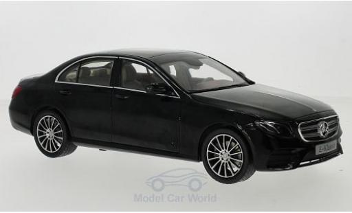 Modelauto Mercedes Classe E Base (W213) AMG Line zwart 2016 1/18 iScale