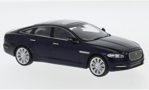 Modelauto Jaguar XJ X351 () metallic blauw RHD 2009 1/43 IXO