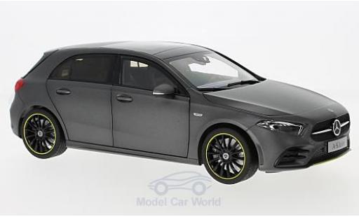Modelauto Mercedes Classe A Base (W177) mat-grijs 2018 1/18 Norev