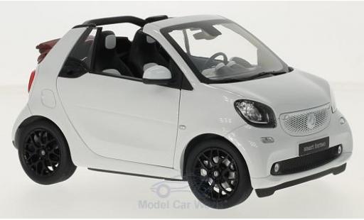 Modelauto Smart ForTwo Cabrio (A453) wit Softtop liegt bei 1/18 Norev