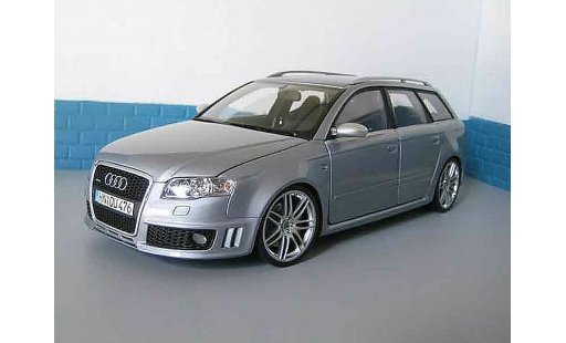 Audi RS4 avant 1/18 Minichamps grijs modelauto