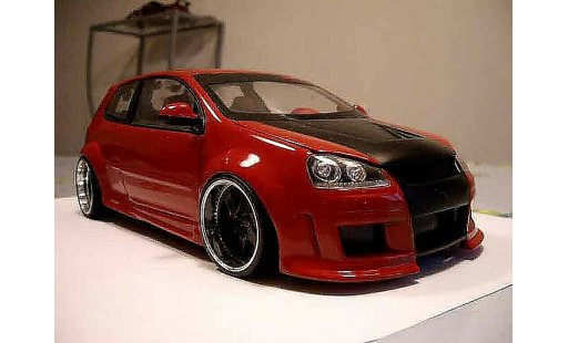 Volkswagen Golf GTI 1/18 Revell zender rood modelauto