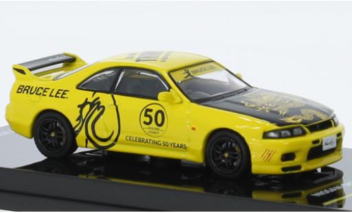 Modelauto Nissan Skyline R33 GT-R () geel/zwart RHD 1/64 INNO64