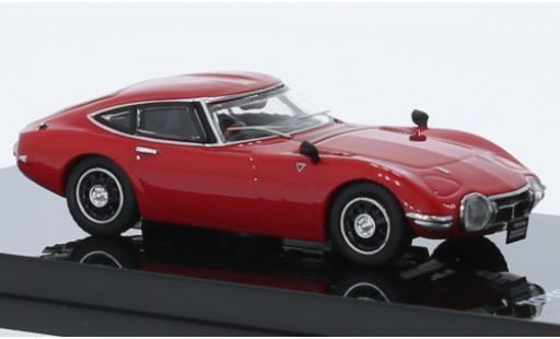Modelauto Toyota 2000 GT MF10 rood RHD 1/64 INNO64