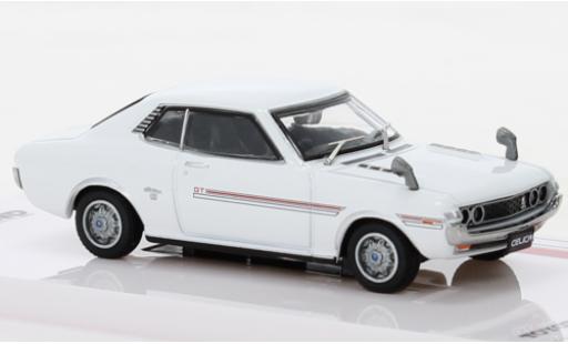 Modelauto Toyota Celica Base 1600 GT (TA22) wit RHD 1/64 INNO64