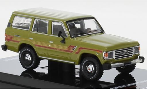 Modelauto Toyota Land Cruiser Base FJ60 olijfgroen 1/64 INNO64