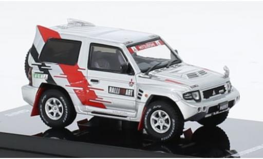 Modelauto Mitsubishi Pajero Evolution Ralliart grijs/Dekor RHD 1/64 INNO64