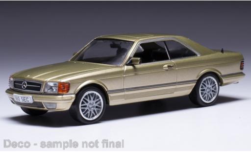 Modelauto Mercedes 500 Coupe SEC metallic beige 1981 1/43 IXO