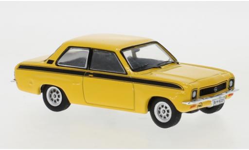 Modelauto Opel Ascona A Base A tuning geel 1973 1/43 IXO