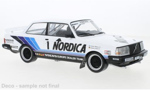 Modelauto Volvo 240 Turbo No.1 Europe Dealer Team Nordica ETCC Br&Atilde;&frac14;nn 1986 1/18 IXO