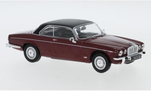 Modelauto Jaguar XJ12 XJ12C 12 C rood/zwart RHD 1976 1/43 IXO