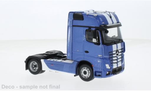 Modelauto Mercedes Actros Base MP4 metallic blauw 1/43 IXO