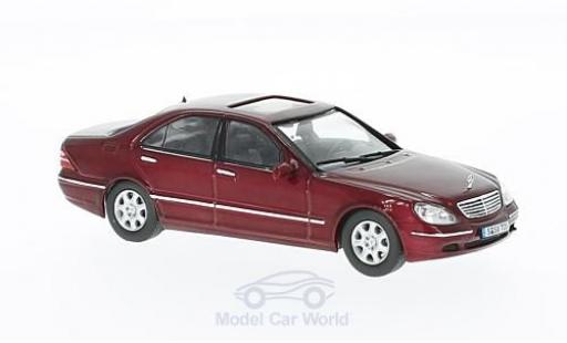 Modelauto Mercedes S500 500 (W220) metallic rood 2000 1/43 IXO