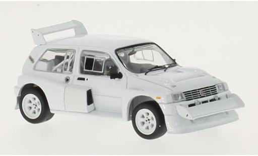 Modelauto MG Metro 6R4 wit RHD 1985 Plain Body Version y compris les 4 Ersatzr&Atilde;&curren;der 1/43 IXO