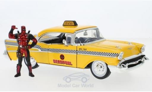 Modelauto Chevrolet Bel Air Coupe geel Deadpool 1957 met Figur 1/24 Jada Toys