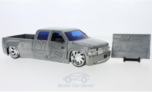 Modelauto Chevrolet Silverado pickup Dooley grijs 1999 1/24 Jada Toys
