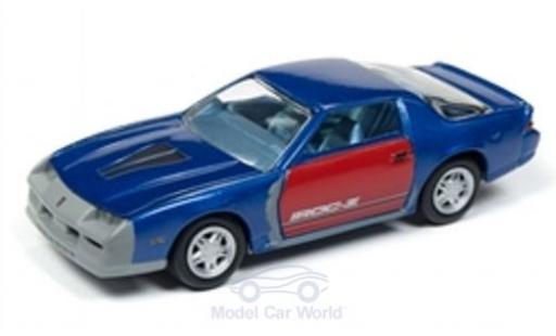 Modelauto Chevrolet Camaro IROC Z28 -Z metallic blauw/rood 1987 Tuning 1/64 Johnny Lightning