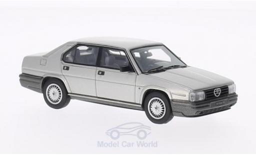 Modelauto Alfa Romeo 90 quadrifoglio oro Alfa grijs 1984 1/43 Kess