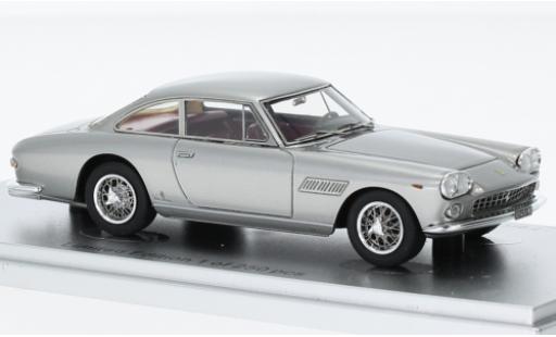 Modelauto Ferrari 330 GT 2+2 Sedan d 1964 1/43 Kess