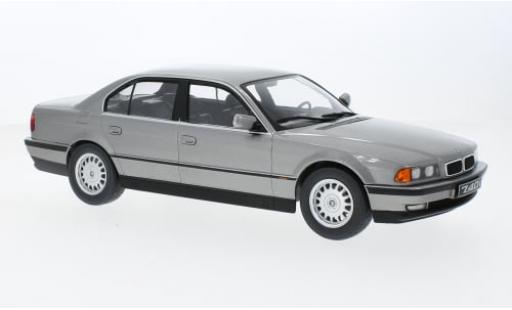 Modelauto Bmw 740 E38 i () metallic grijs 1994 1/18 KK Scale