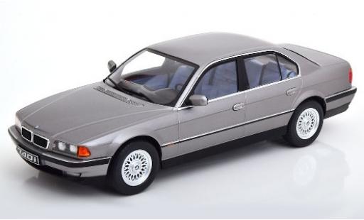 Modelauto Bmw 740 E38 i () metallic grijs 1994 1/18 KK Scale