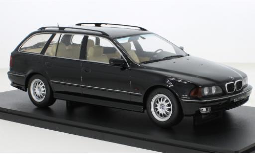 Modelauto Bmw 520 touring i (E39) metallic zwart 1997 1/18 KK Scale