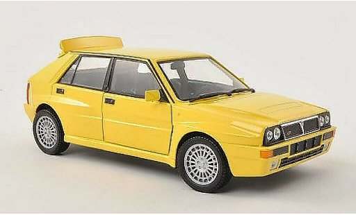 Lancia Delta HF Integrale Evoluzione 1/24 Burago EVO geel modelauto