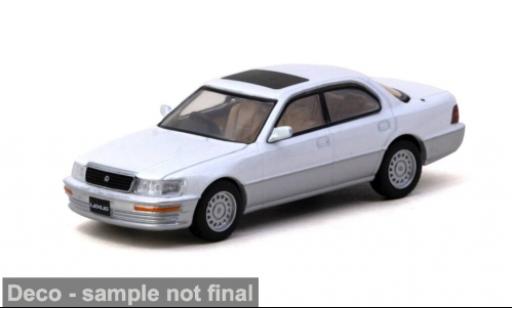 Modelauto Lexus LS 400 (UCF10) wit/grijs 2001 1/64 Tarmac Works