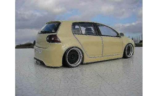 Volkswagen Golf GTI 1/18 Burago german look modelauto