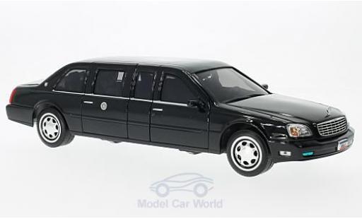 Modelauto Cadillac Deville Limousine Presidental Sedan zwart 2001 Standarten liegen bei 1/24 Lucky Die Cast