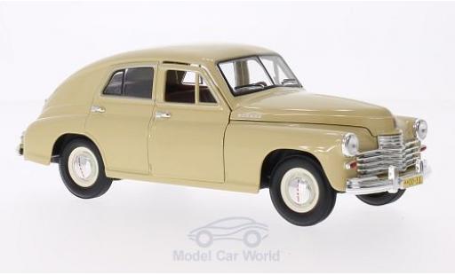 Modelauto Gaz M20 Base GAZ Pobeda beige 1/18 Lucky Die Cast