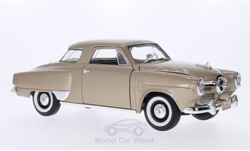 Modelauto Studebaker Champion 1950 metallic beige 1/18 Lucky Die Cast