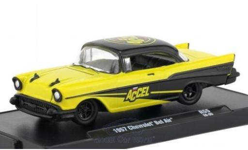 Modelauto Chevrolet Bel Air Coupe geel/zwart 1957 1/64 M2 Machines