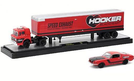 Modelauto Ford Mustang Hardtop C-600 rood Hooker Blackheart 1970 + 1968 Mustang 1/64 M2 Machines