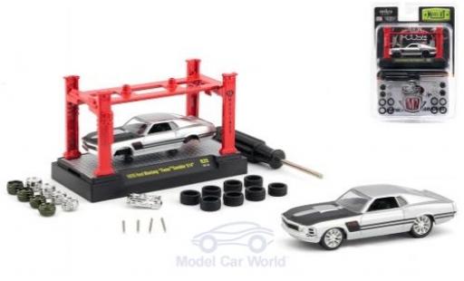 Modelauto Ford Mustang Tuning grijs/zwart Foose Gamble 514 Model-Kit Bausatz inklusive 4 Ersatzr&Atilde;&curren;dern 1/64 M2 Machines