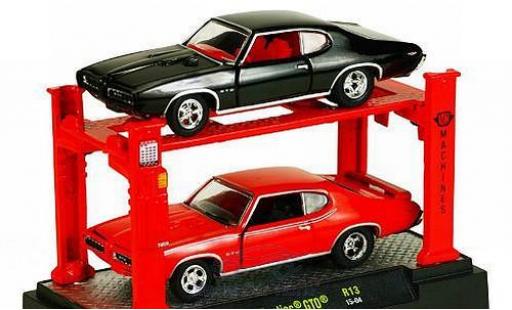 Modelauto Pontiac GTO 1969 Auto Lift 2er-Set: je 1x zwart en rood sowie Hebeb&Atilde;&frac14;hne 1/64 M2 Machines