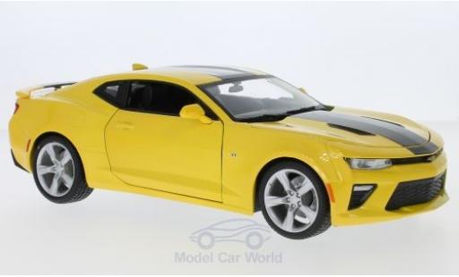 Modelauto Chevrolet Camaro SS metallic geel/zwart 2016 1/18 Maisto