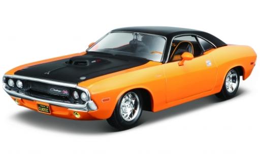 Modelauto Dodge Challenger R/T oranje/zwart 1970 1/24 Maisto