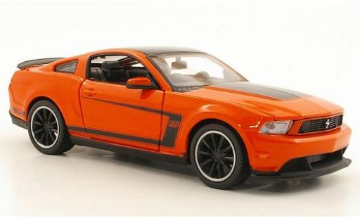 Modelauto Ford Mustang Boss 302 oranje 1/24 Maisto