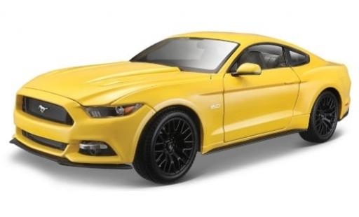 Modelauto Ford Mustang GT geel 2015 1/18 Maisto