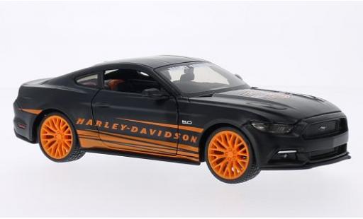 Modelauto Ford Mustang GT mat-zwart/oranje Harley-Davidson 2015 1/24 Maisto
