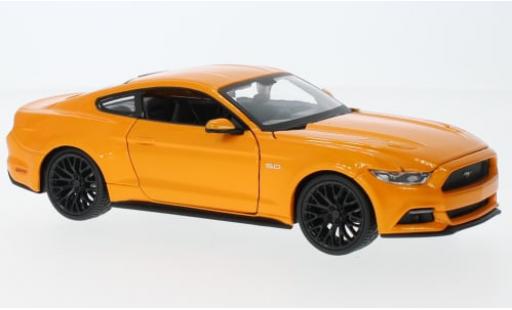 Modelauto Ford Mustang GT metallic oranje 2015 1/24 Maisto