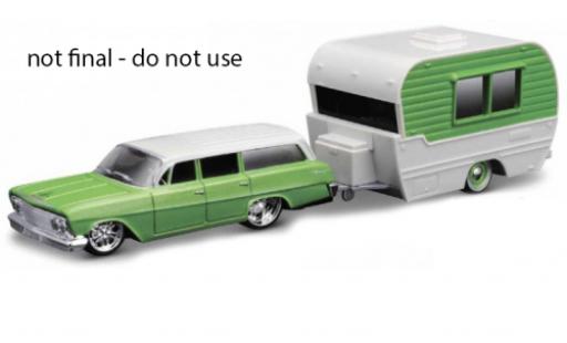 Modelauto Chevrolet Biscayne Station Wagon groen/wit 1962 1/64 Maisto