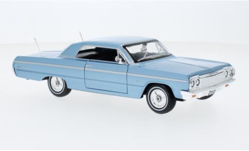 Modelauto Chevrolet Impala SS metallic blauw clair 1964 1/24 Maisto