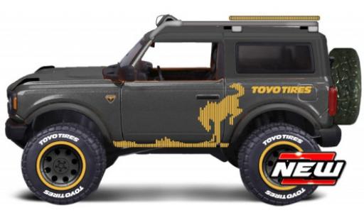 Modelauto Ford Bronco Wildtrak Offroad grijs/Dekor 2021 1/24 Maisto
