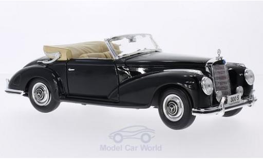 Modelauto Mercedes 300 Base zwart 1955 1/18 Maisto