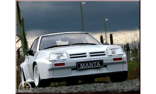 Opel Manta 400 1/18 Revell homologation grijs modelauto