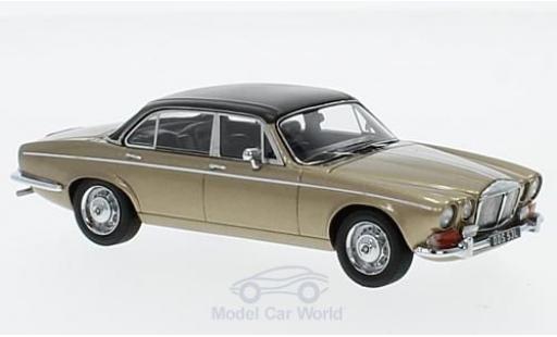 Modelauto Daimler Double Six Vanden Plas Series 1 metallic bruin/zwart RHD 1/43 Matrix